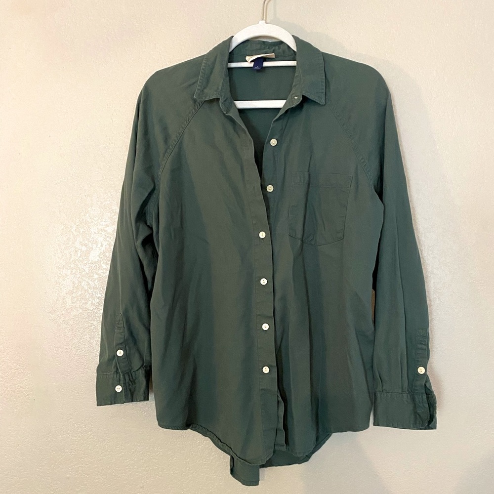 Universal Thread • army green button down
